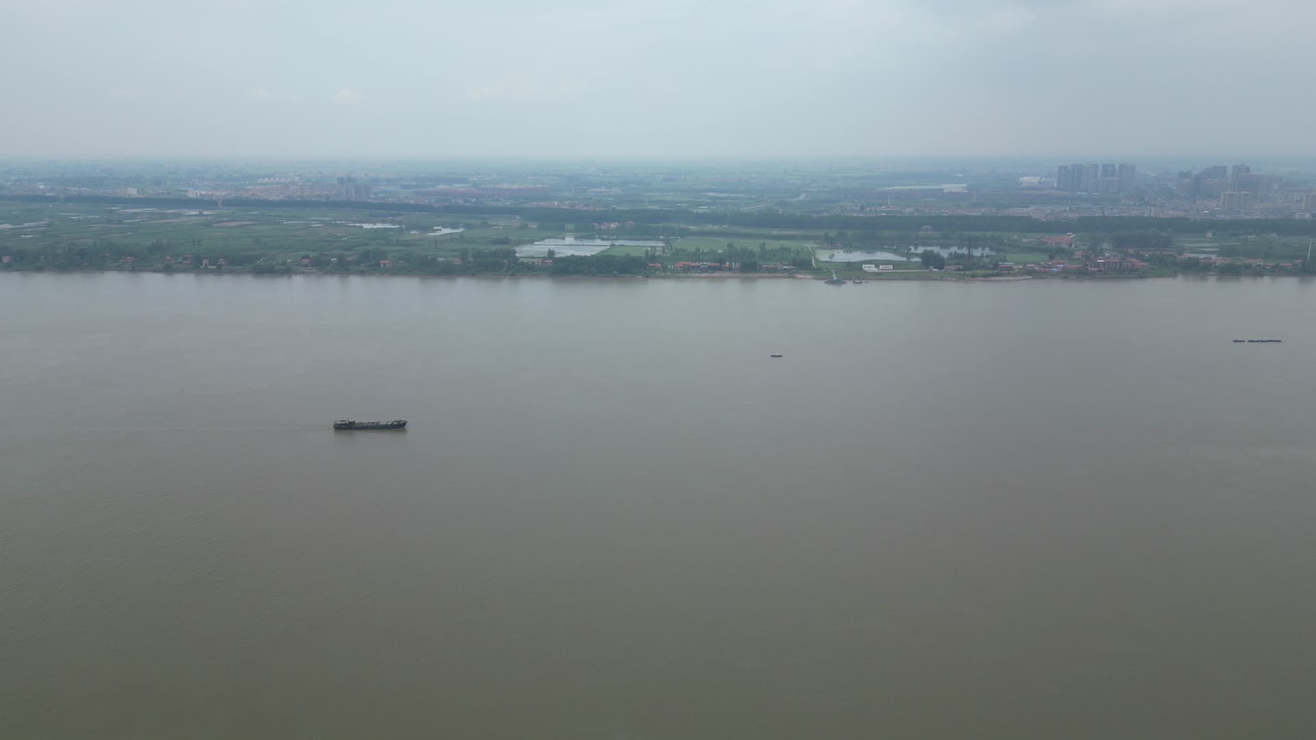 航拍长江风光江西九江视频的预览图