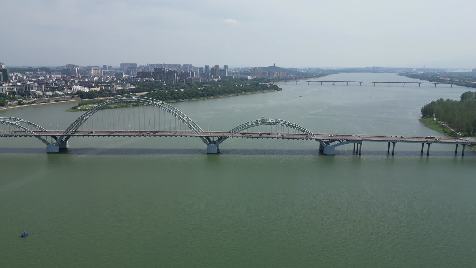 航拍江西吉安大桥交通视频的预览图