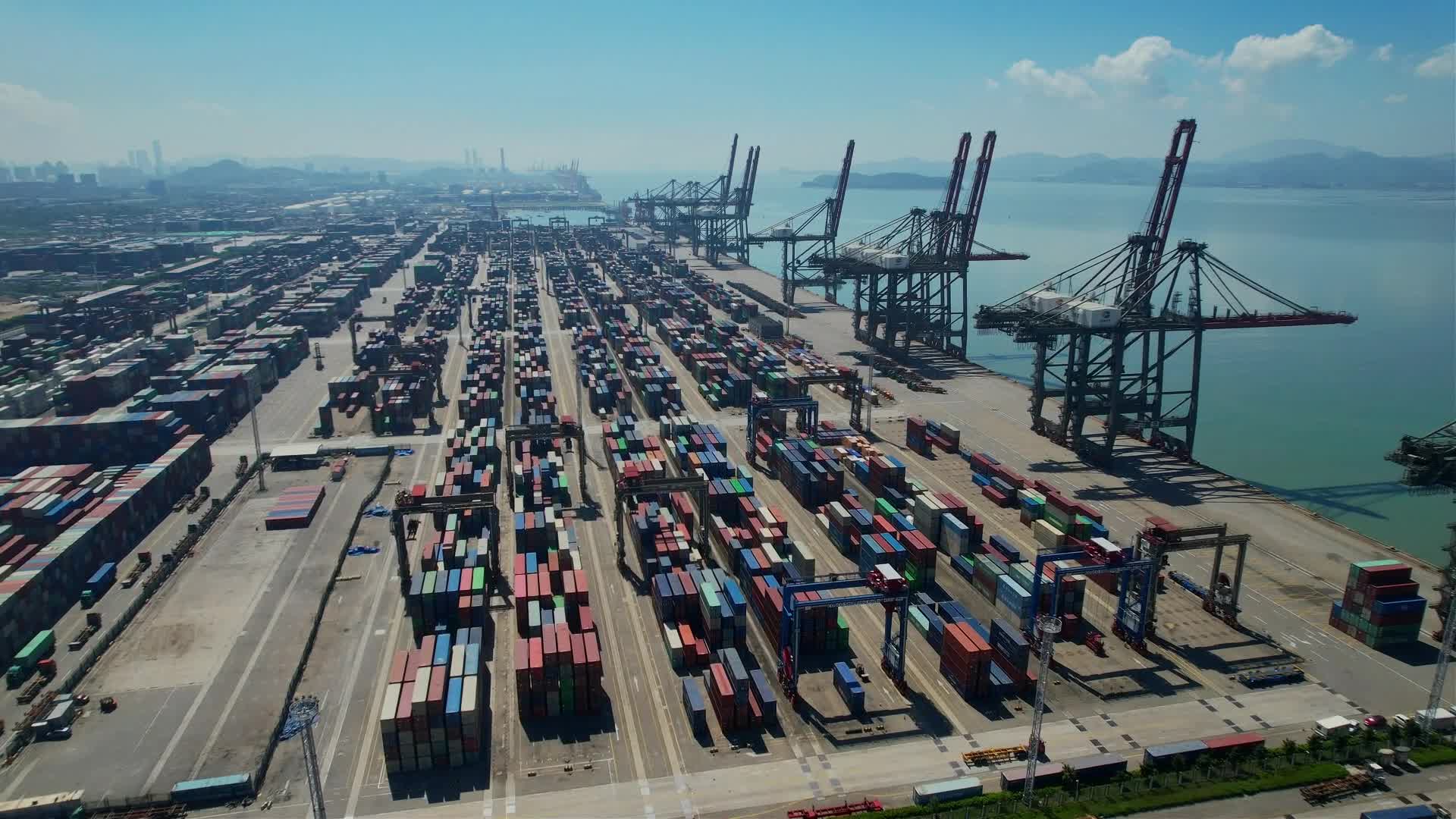 厦门航拍码头港口景观视频的预览图