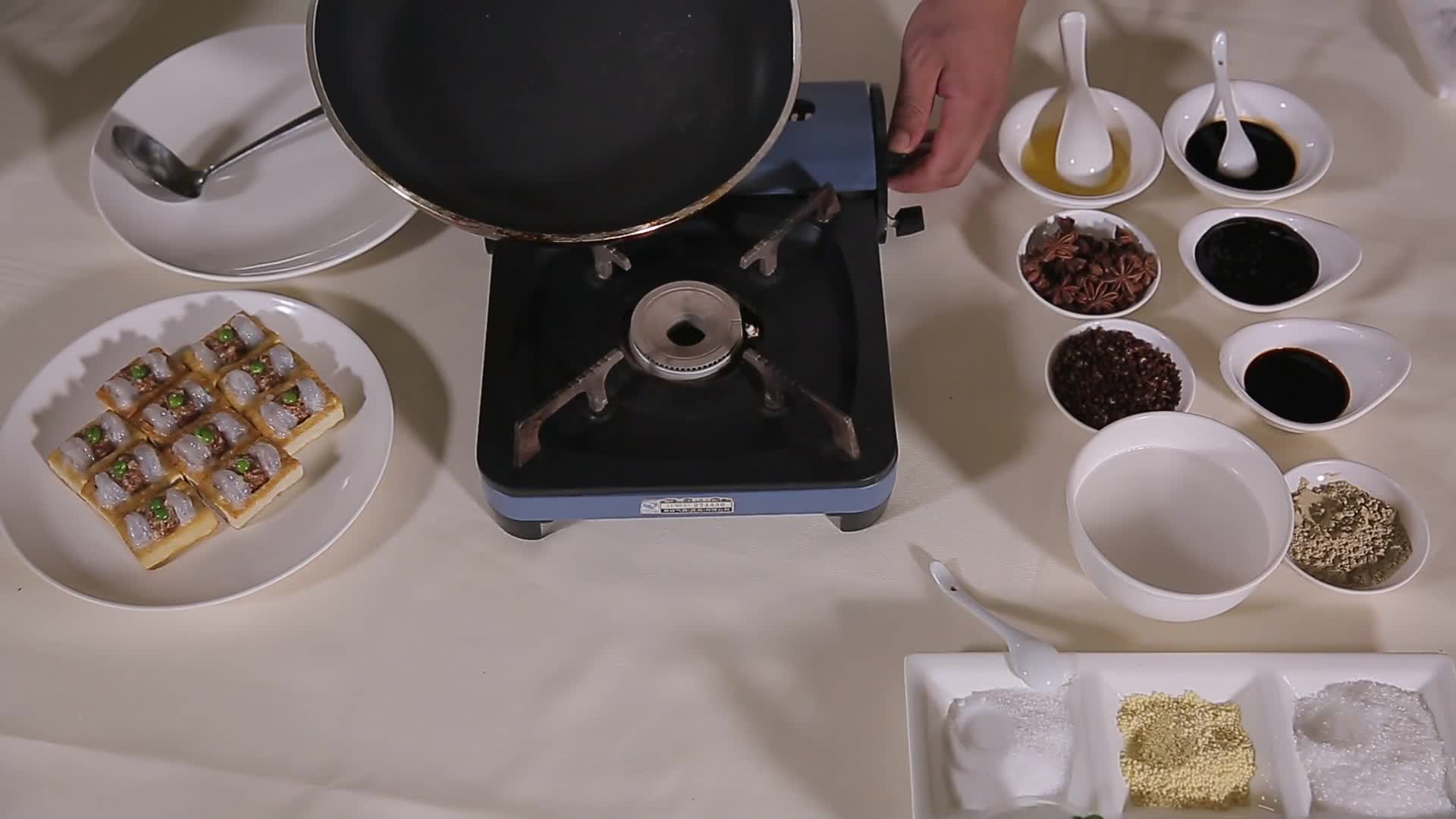 镜头合集调味烹制红烧料汁视频的预览图