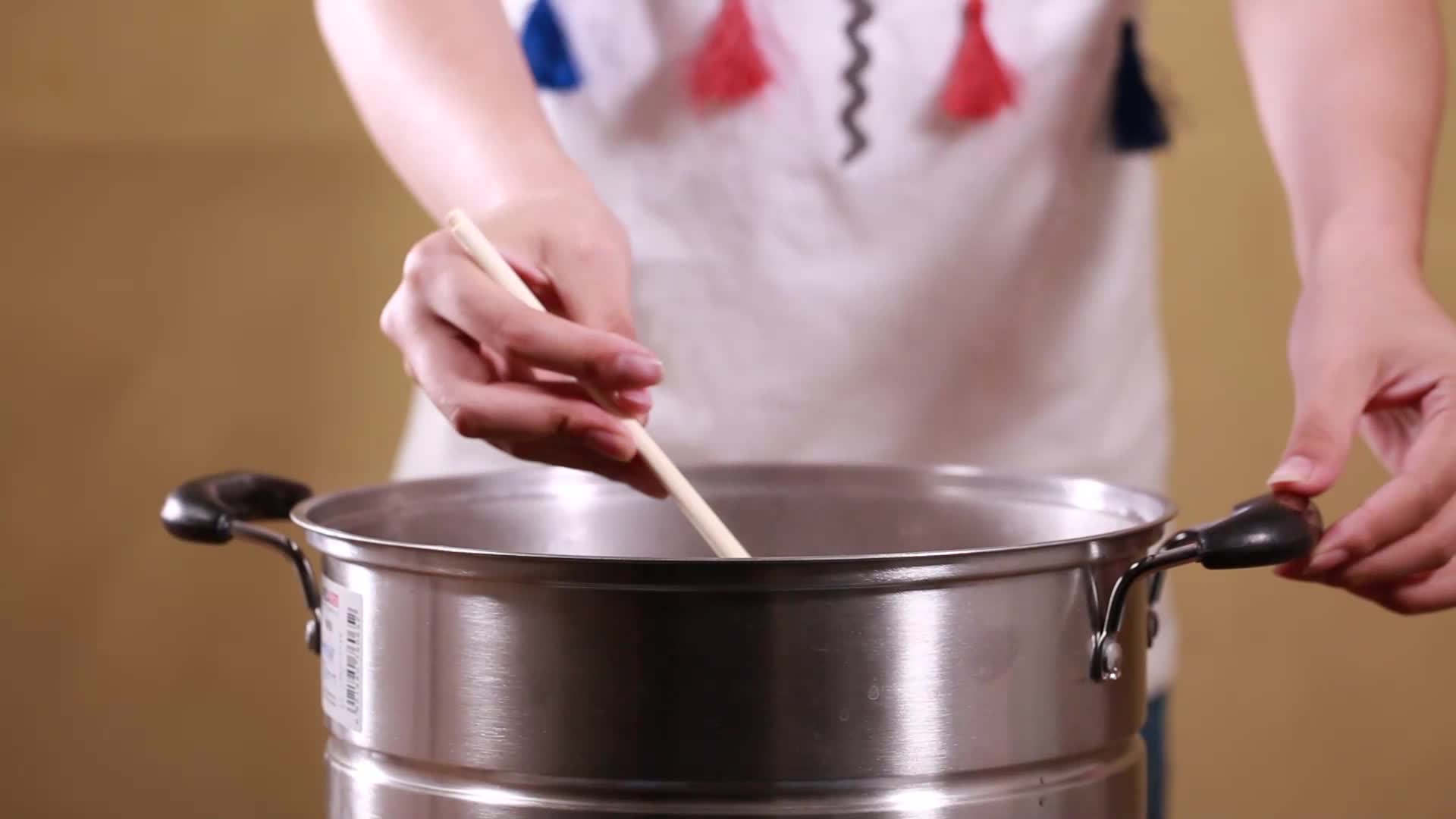 镜头合集锅煮开水沸水视频的预览图