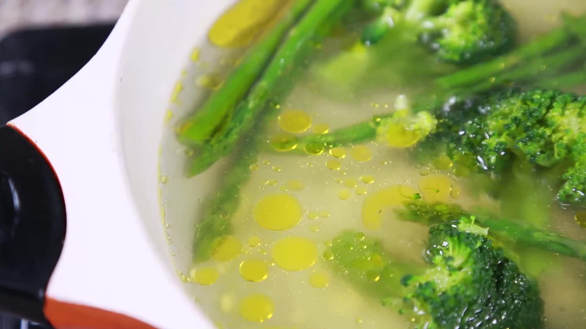 镜头合集清水煮青菜视频的预览图
