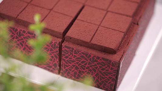 镜头合集生巧慕斯蛋糕熔岩蛋糕巧克力提拉米苏视频的预览图