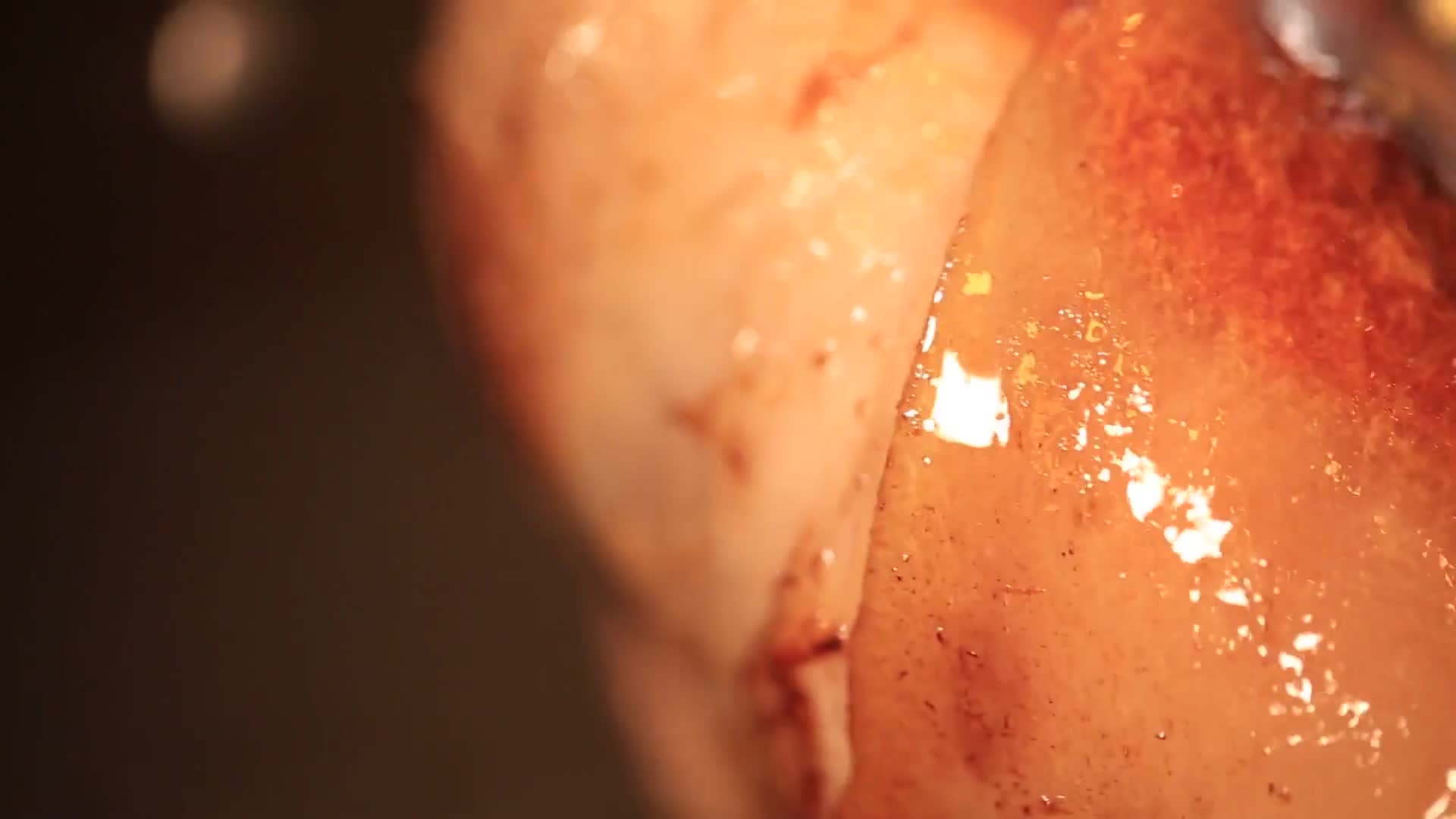 镜头合集猪皮肘子皮表面焦化酥脆视频的预览图