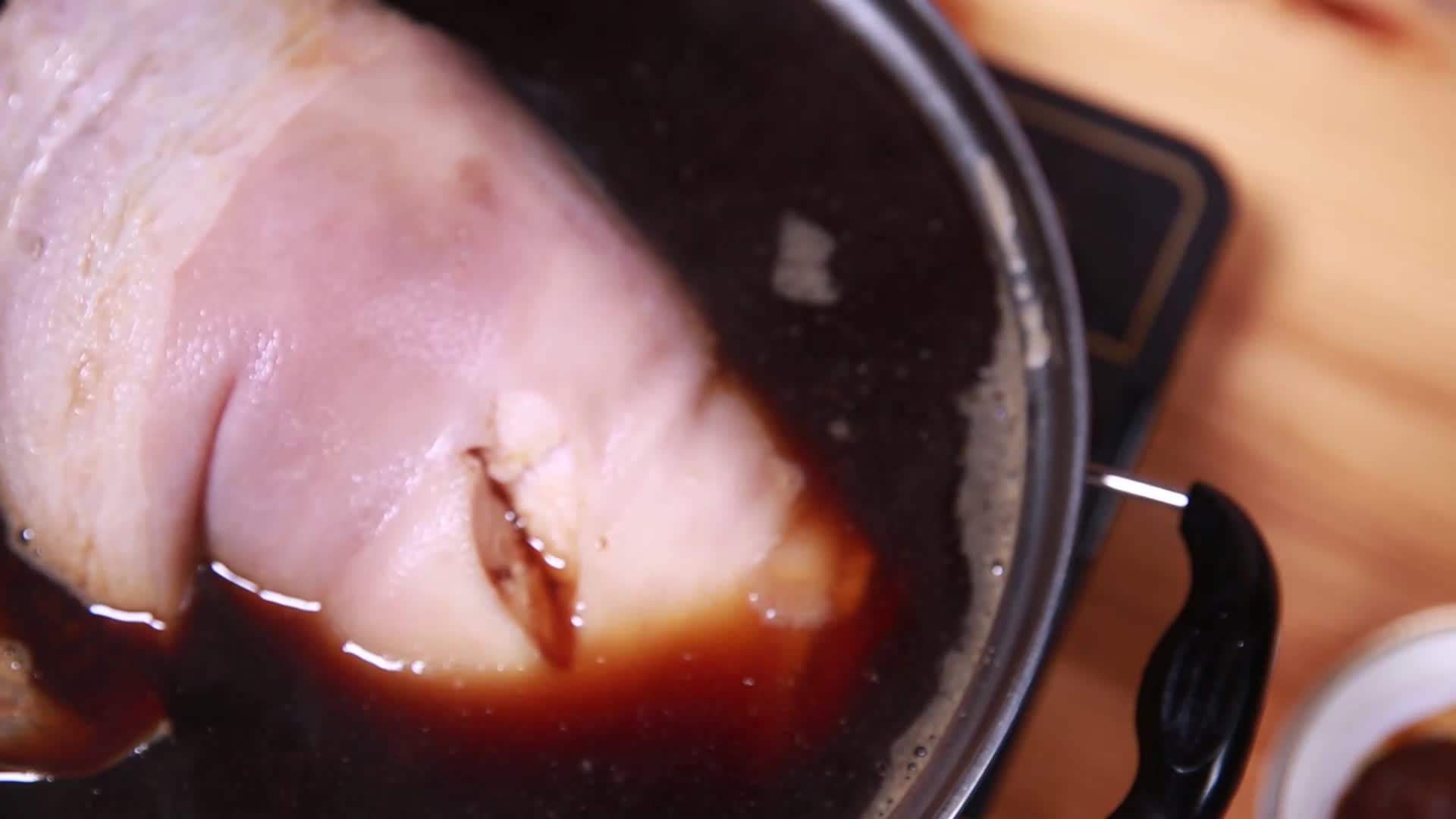 镜头合集电饭煲炖猪肘子视频的预览图