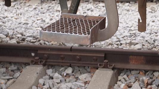 镜头合集老旧复古老式火车煤车车皮铁路视频的预览图