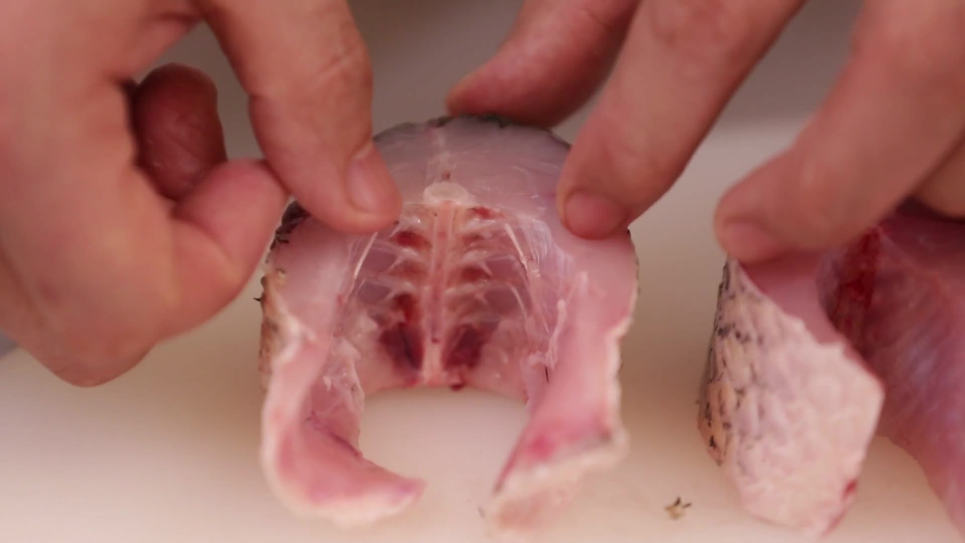 镜头合集鱼肉切段切鱼肉块视频的预览图