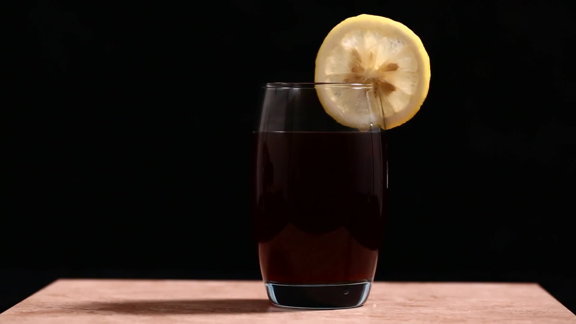 镜头合集饮料可乐鸡尾酒视频的预览图