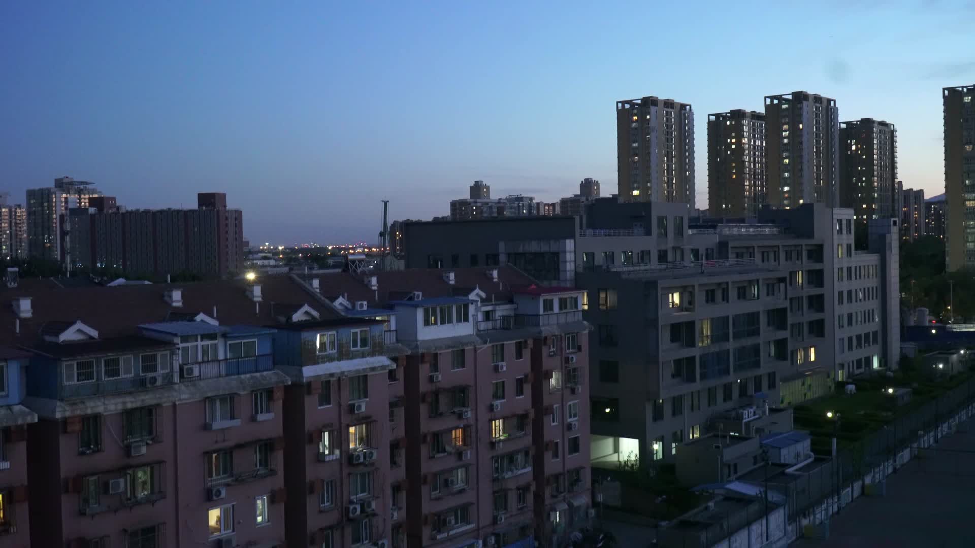 夜景夜晚黄昏夕阳城市楼房视频的预览图