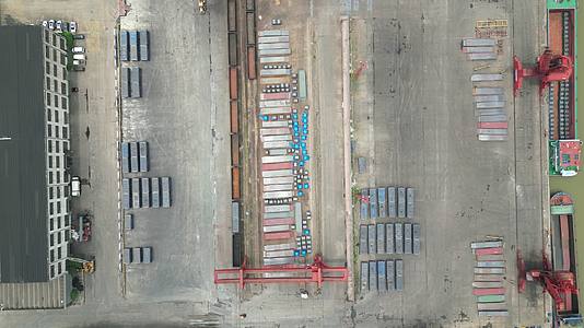 航拍长江货运码头港口江西九江视频的预览图