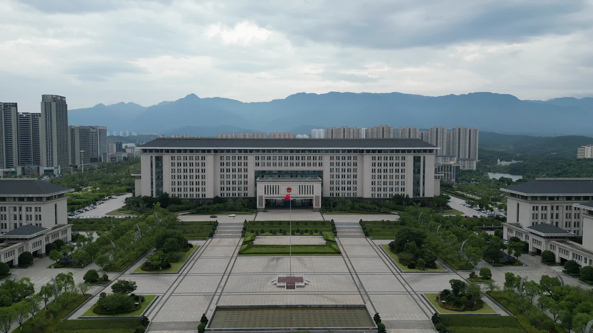 航拍江西九江市政府办公楼视频的预览图