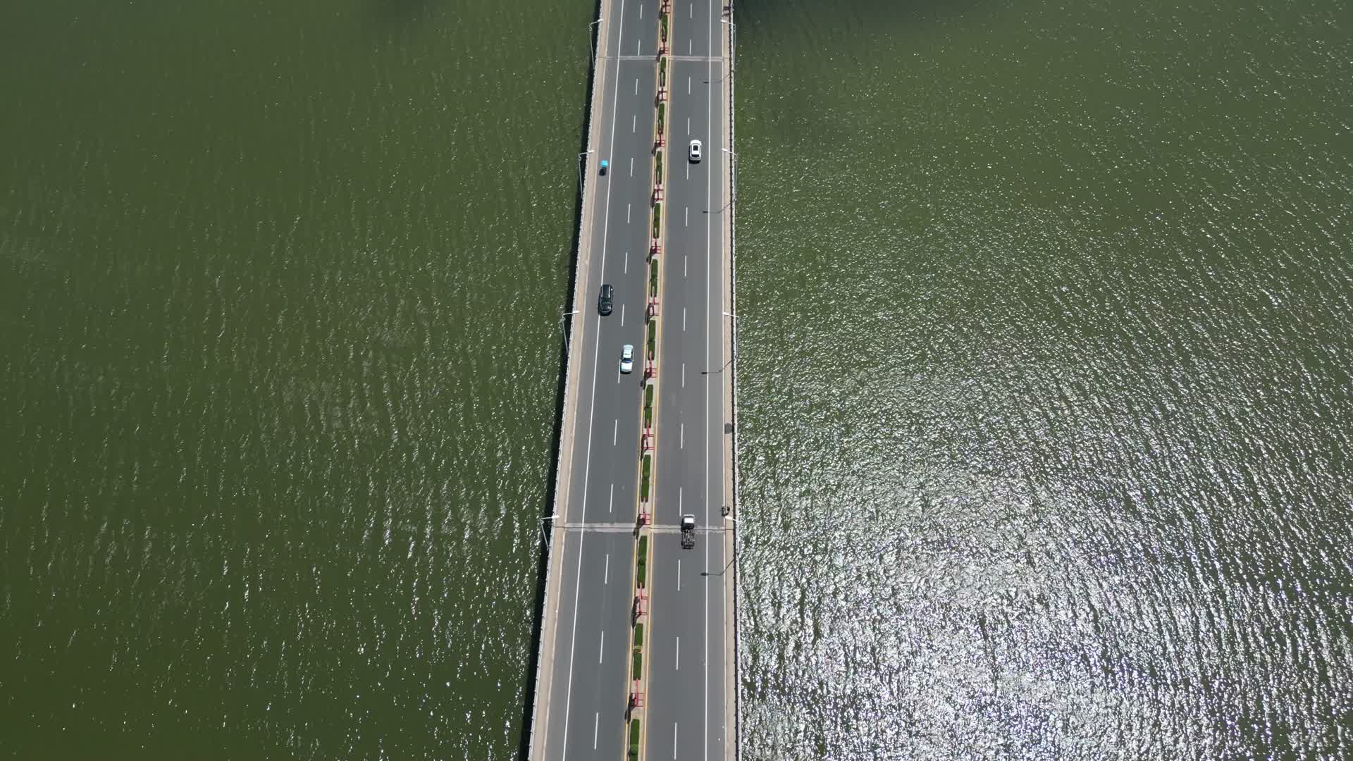 航拍湖北随州桥梁交通视频的预览图
