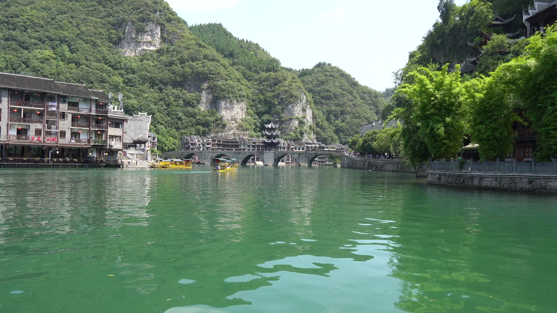 贵州镇远古城舞阳河祝圣桥视频的预览图