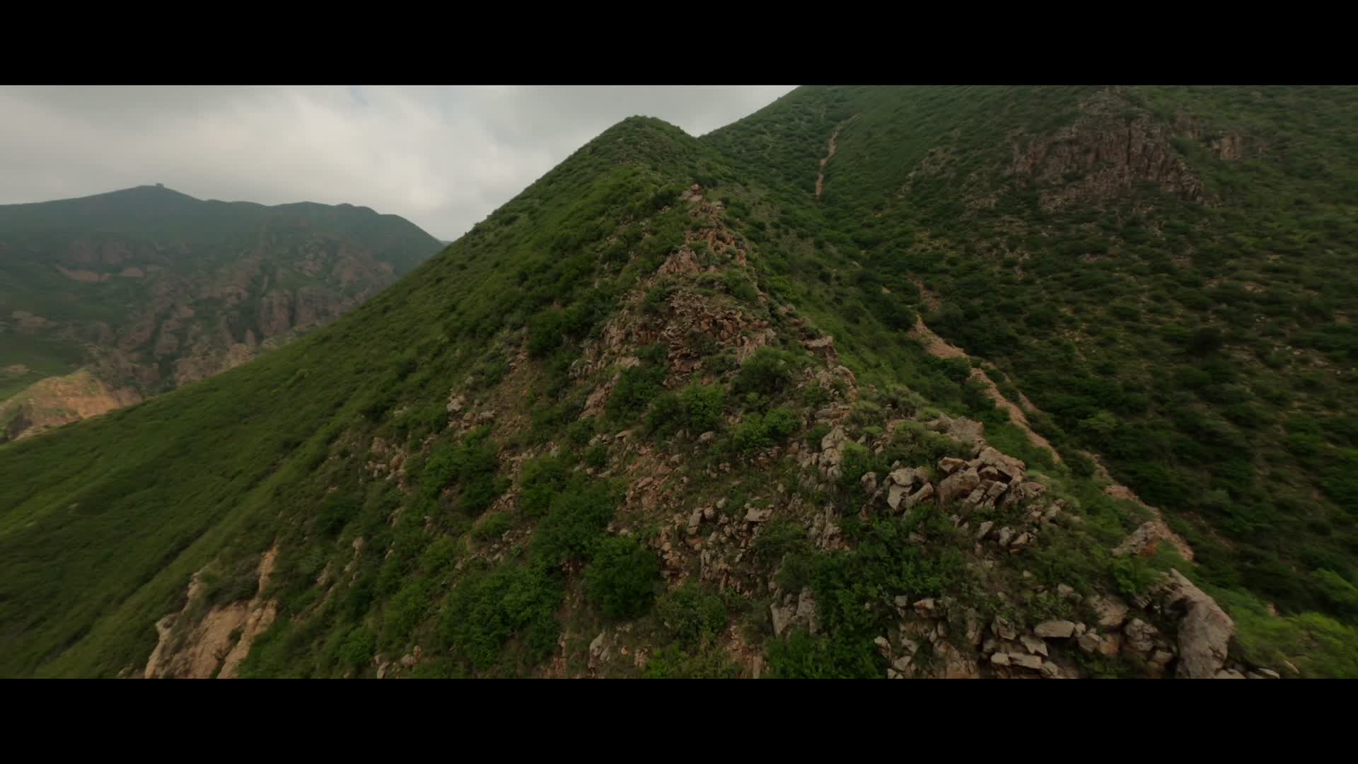 绵长的山脉视频的预览图