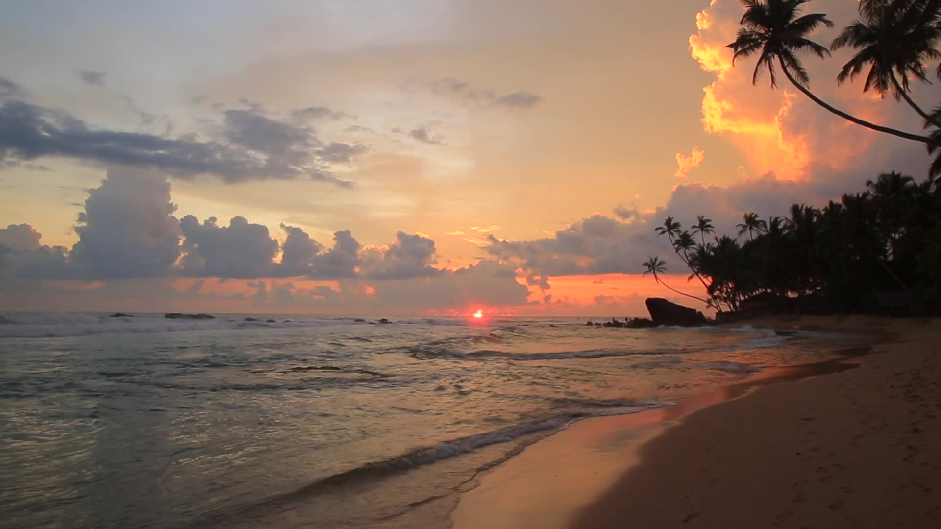 斯里兰卡加勒古城海边的日落和晚霞视频的预览图