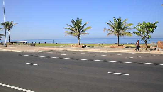 沿海街头的风景斯里兰卡首都科伦坡视频的预览图