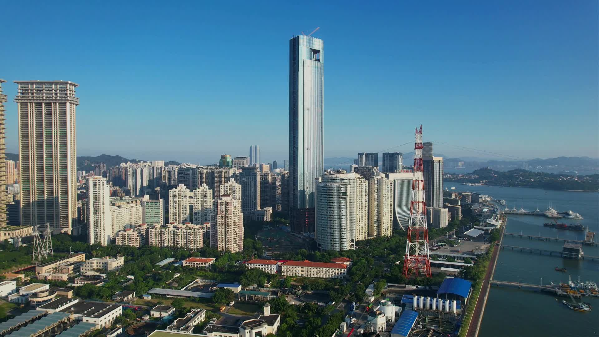 航拍厦门国际中心大厦视频的预览图