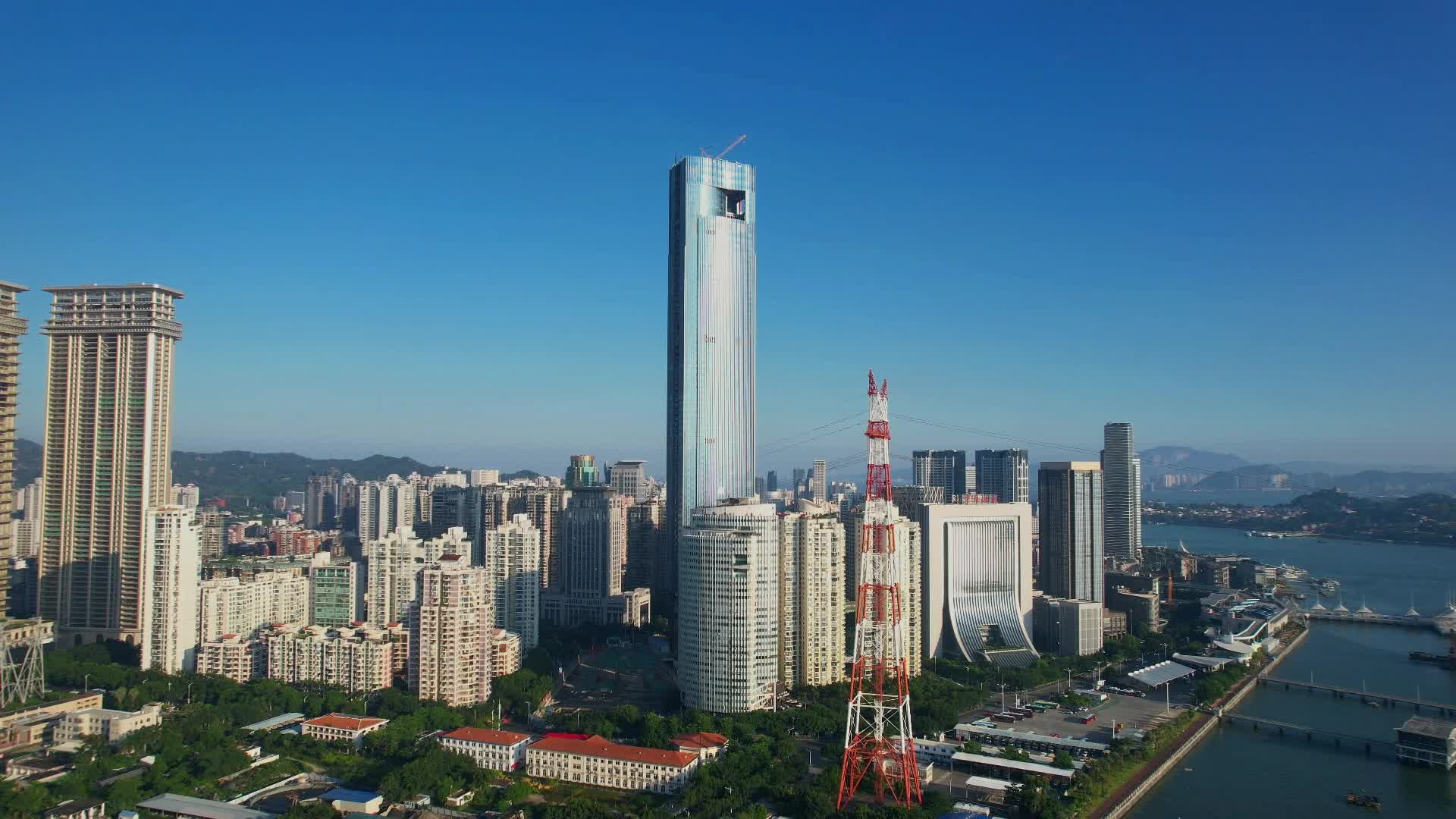 航拍厦门国际中心大厦视频的预览图