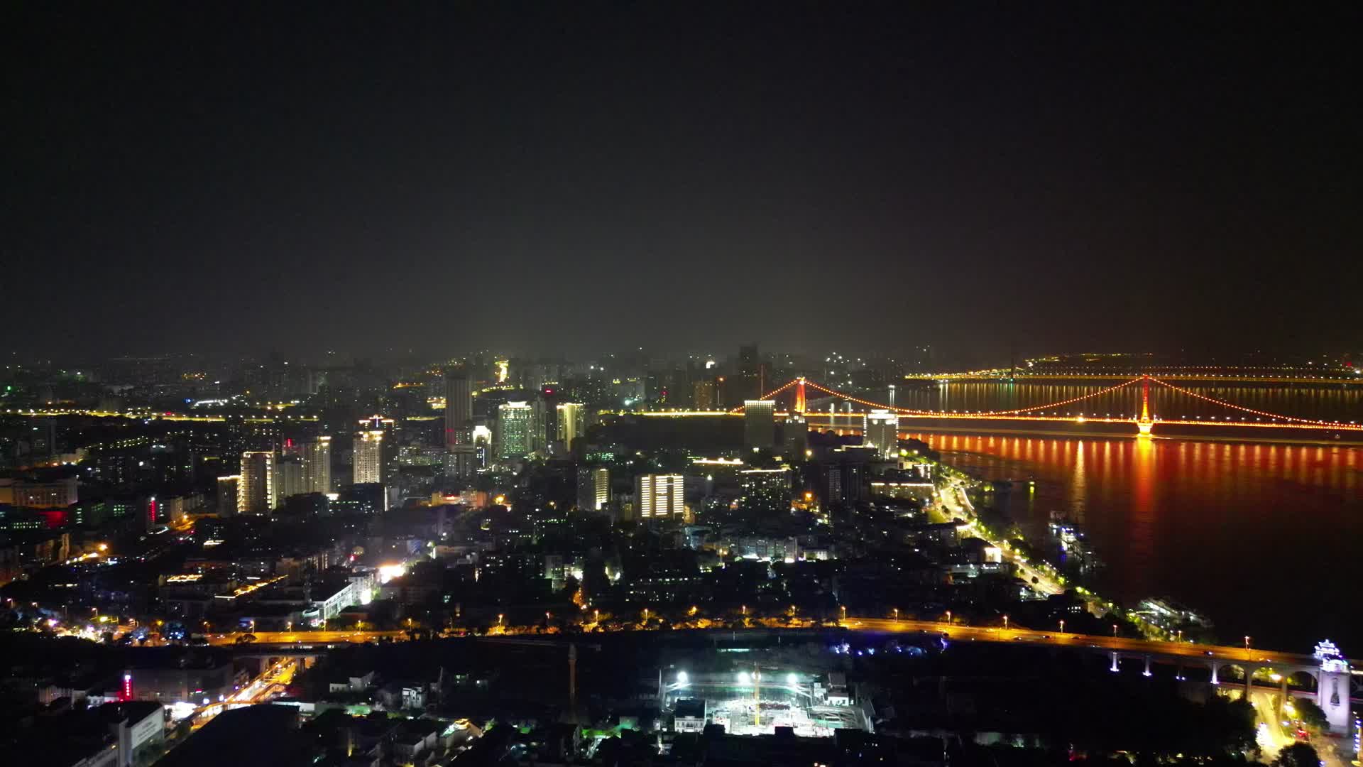 湖北武汉长江大桥夜景航拍视频的预览图