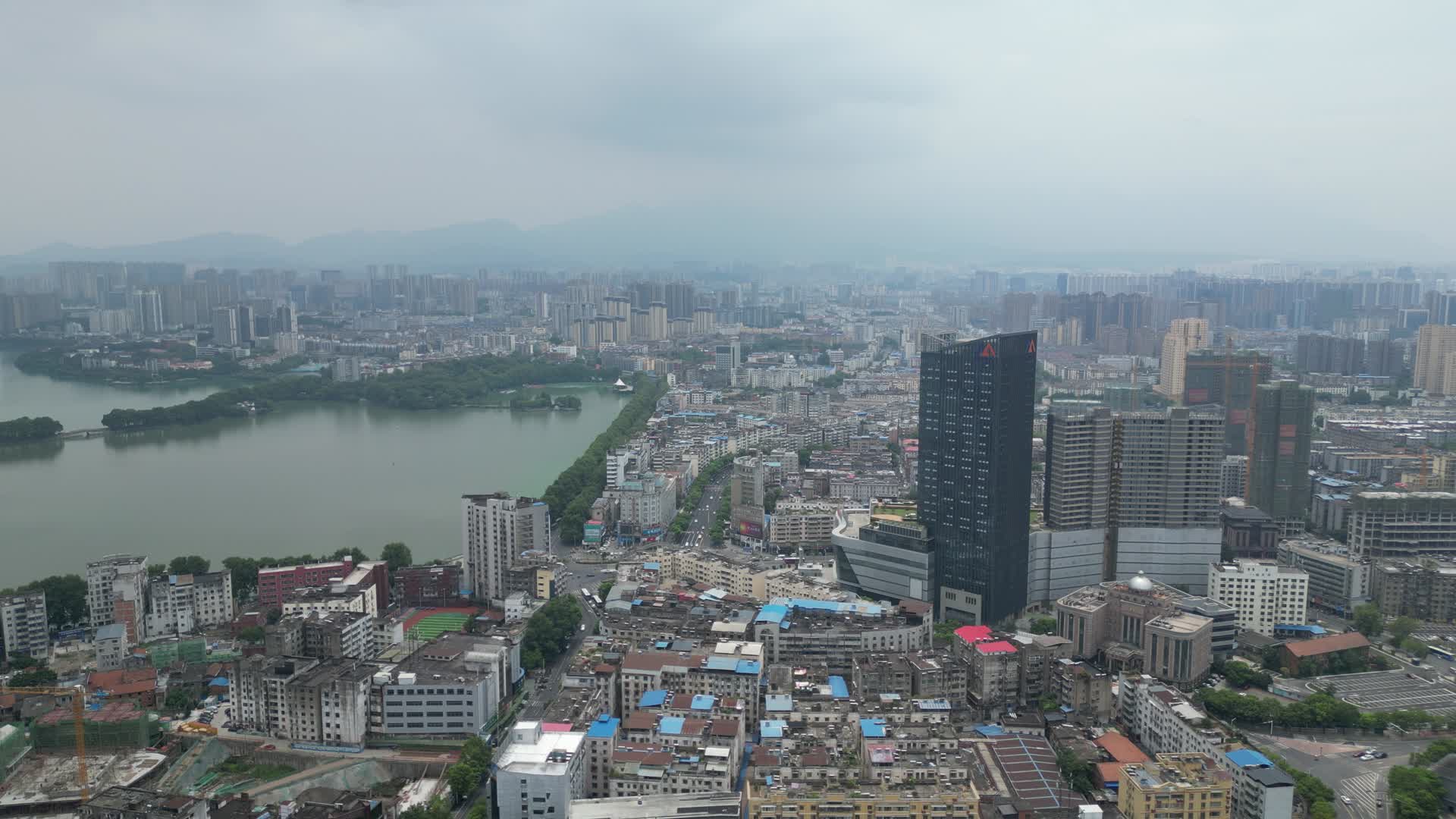 航拍江西九江城市建设九龙广场视频的预览图