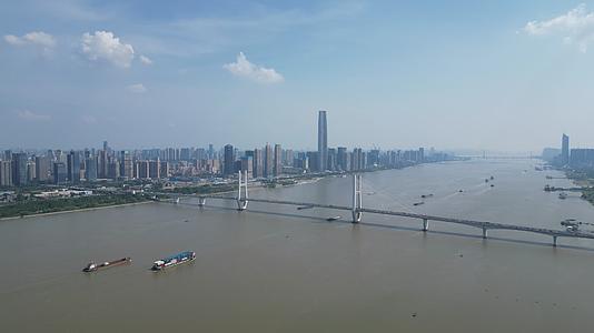 湖北武汉长江二桥交通航拍视频的预览图