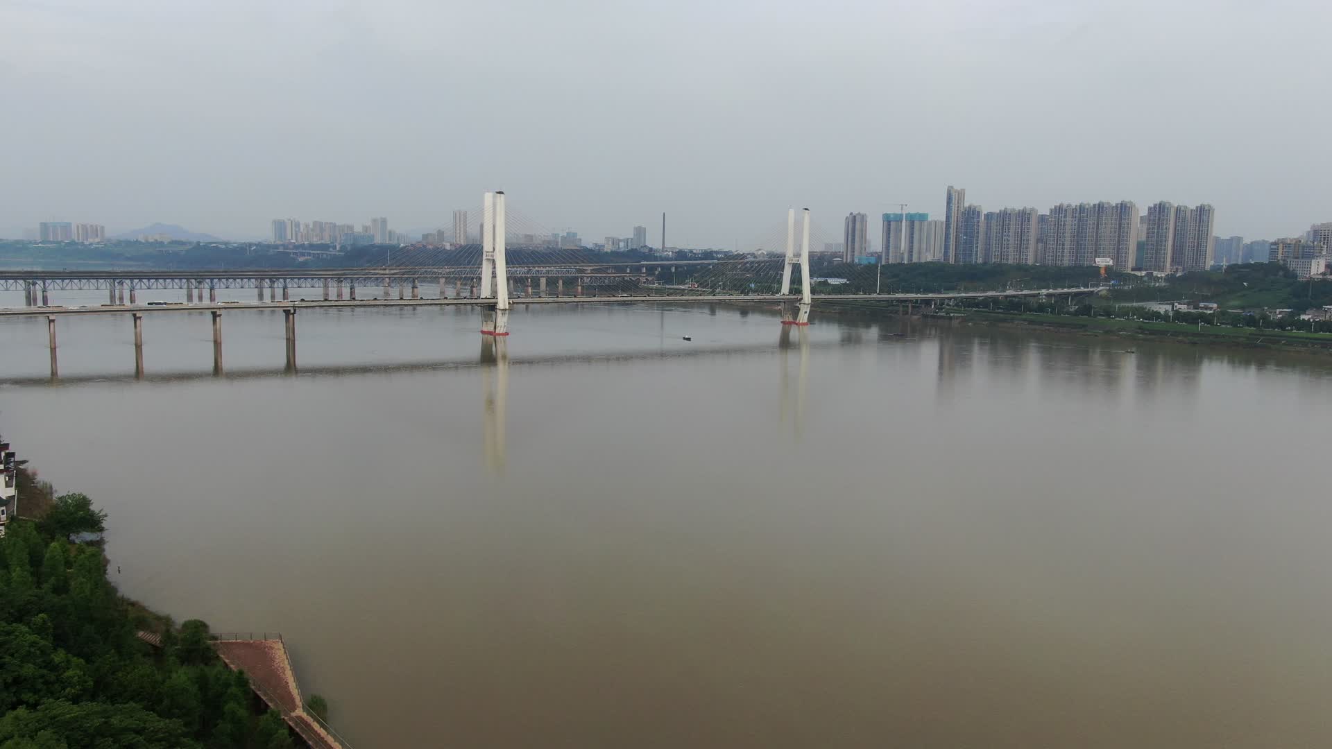 航拍湖南湘潭三大桥视频的预览图