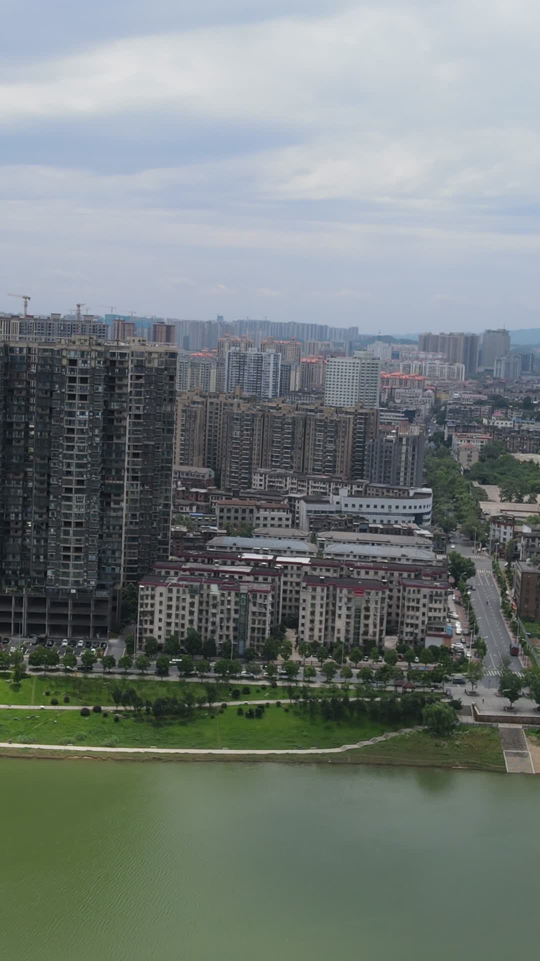 湖南益阳城市风光竖屏航拍视频的预览图