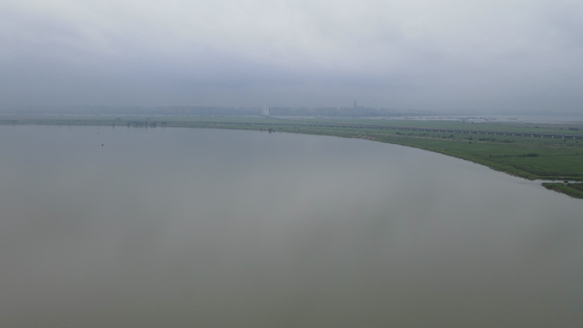 湖南岳阳洞庭湖长江风光航拍视频的预览图