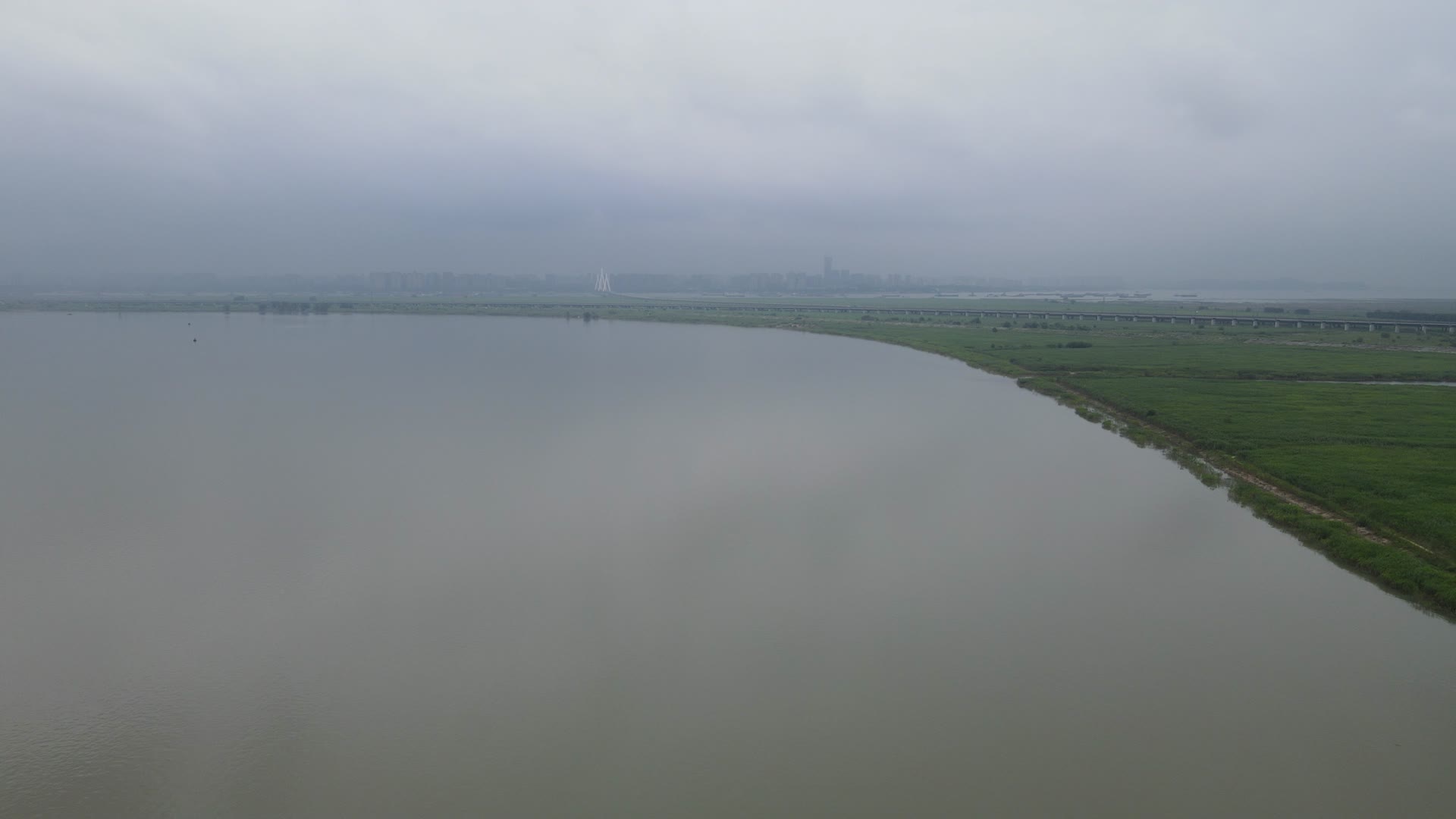 湖南岳阳洞庭湖长江风光航拍视频的预览图