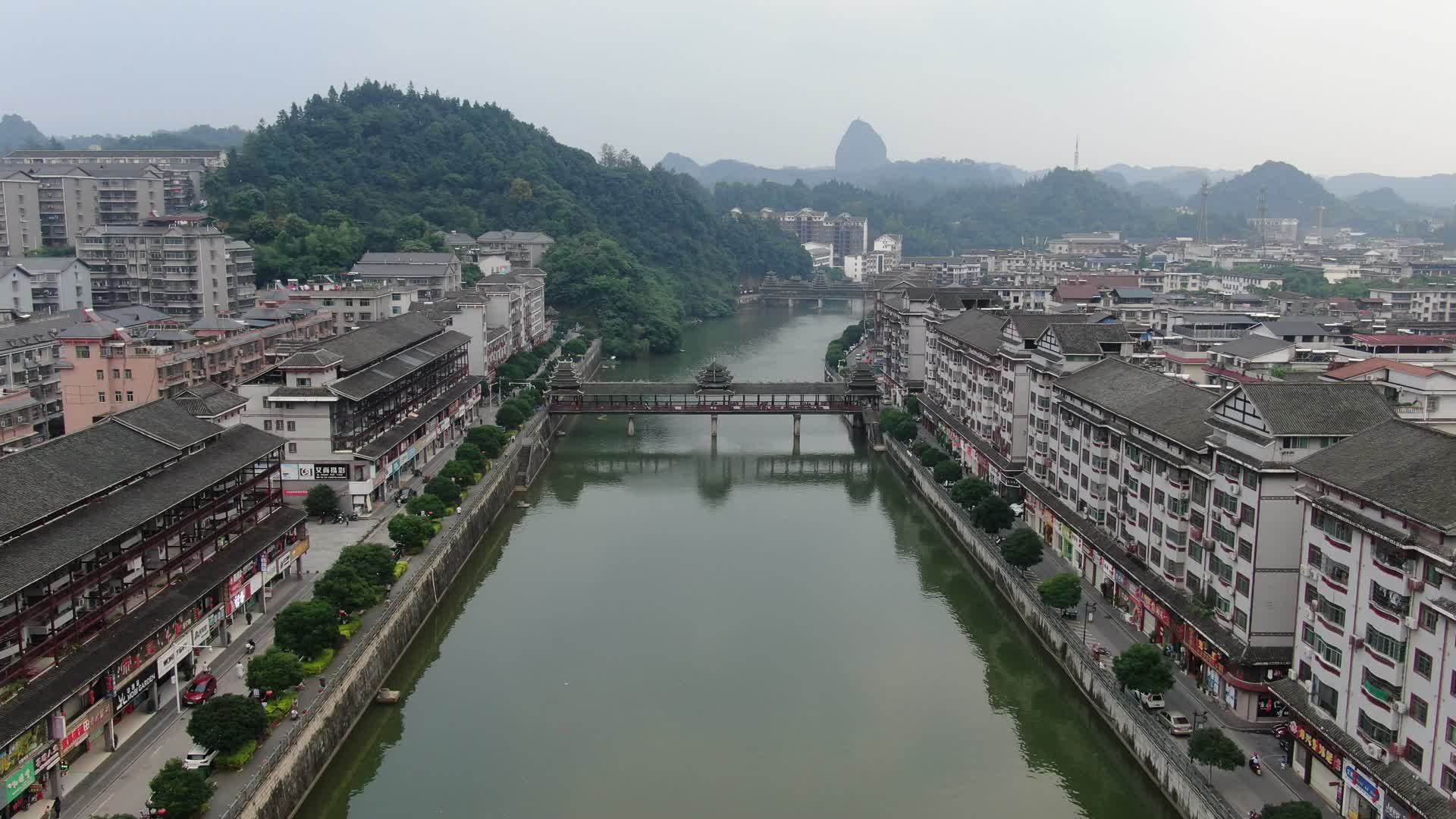航拍湖南通道县城风雨桥视频的预览图