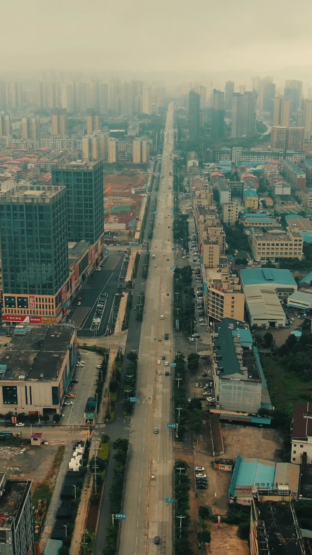 航拍湖南邵阳城市交通竖屏视频的预览图