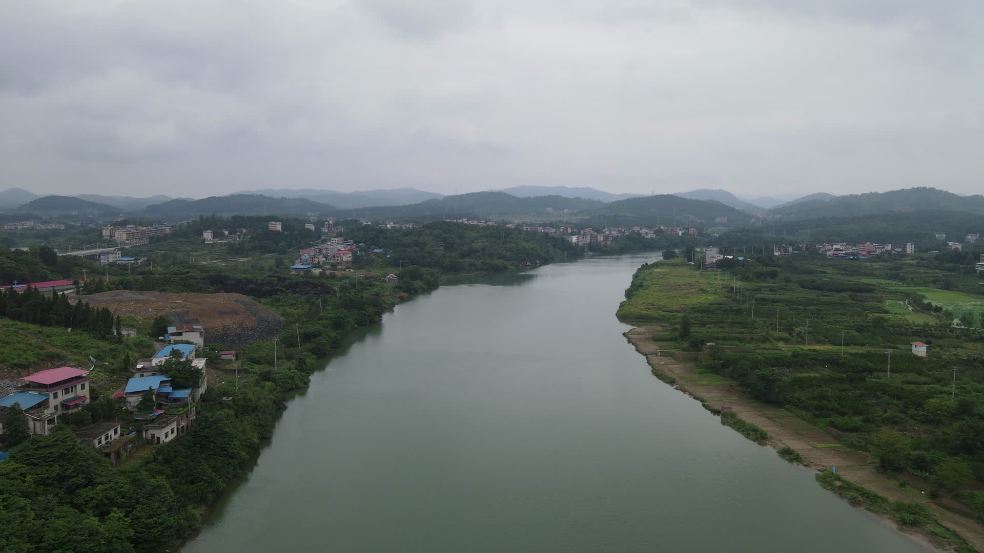 航拍湖南赧水江河风光视频的预览图