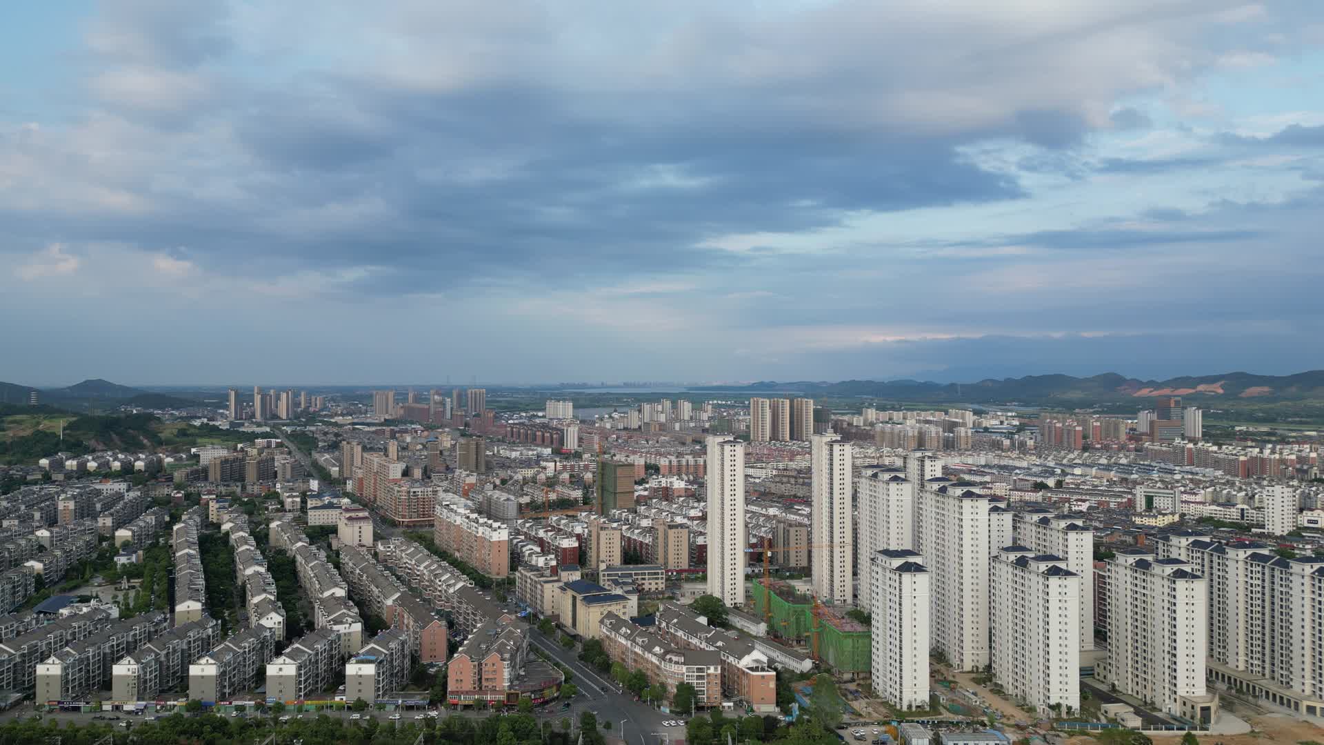 江西瑞昌城市风光航拍视频的预览图