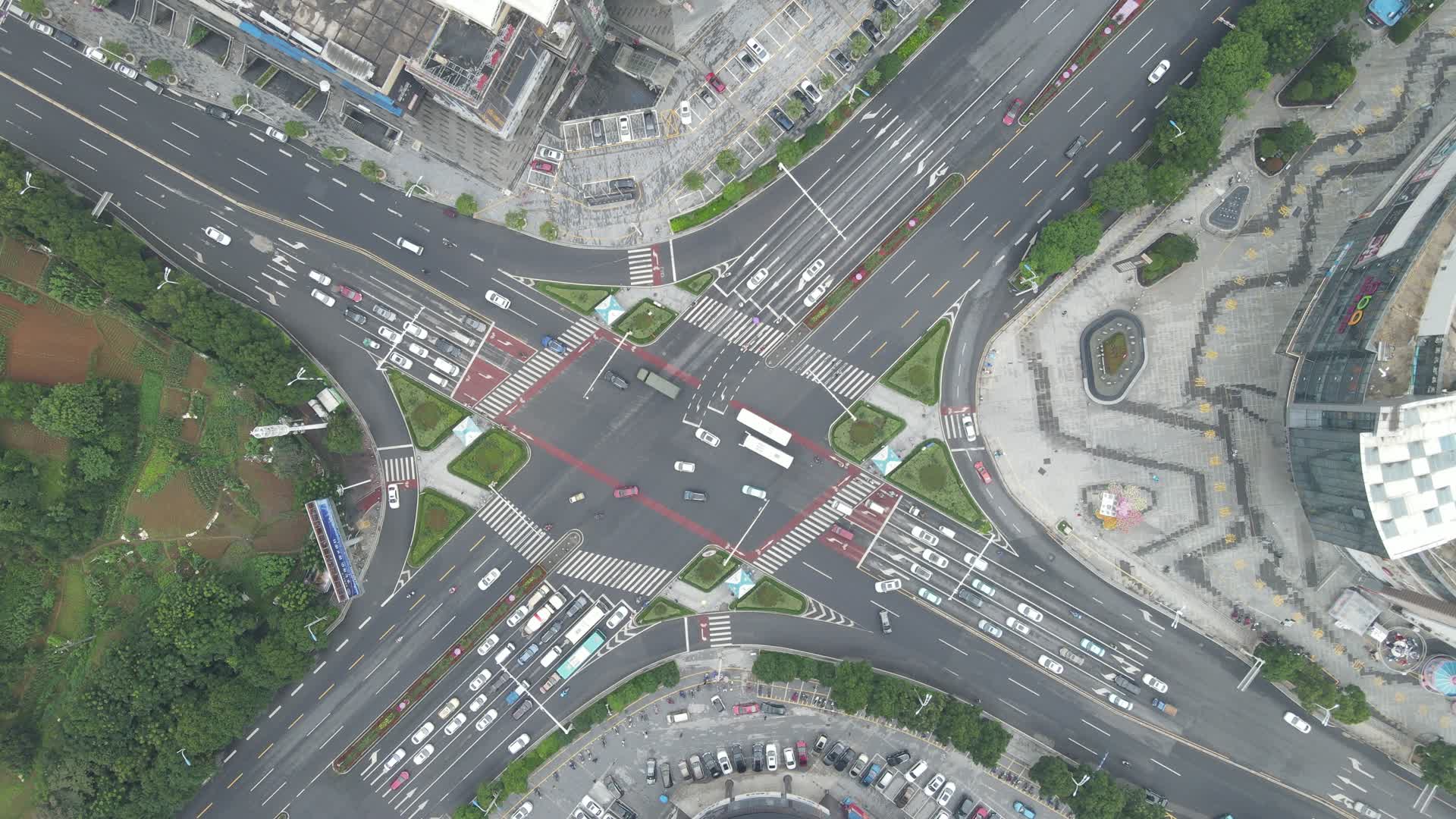 城市航拍十字交叉路口交通视频的预览图