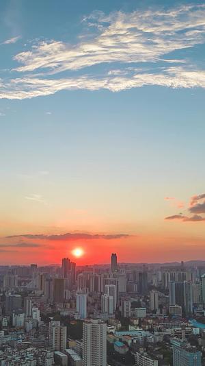 高清竖屏航拍城市日落美景视频的预览图
