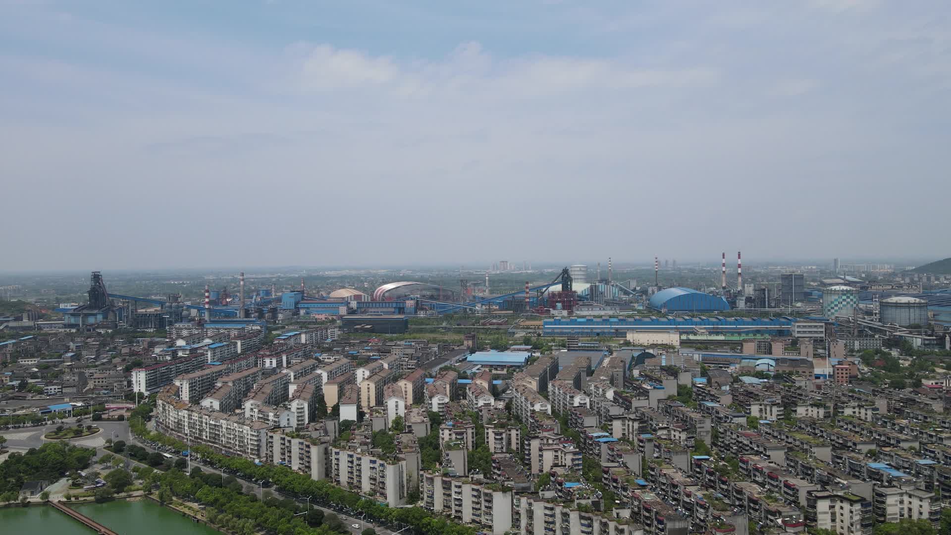 航拍湖北鄂州城市工业生产视频的预览图