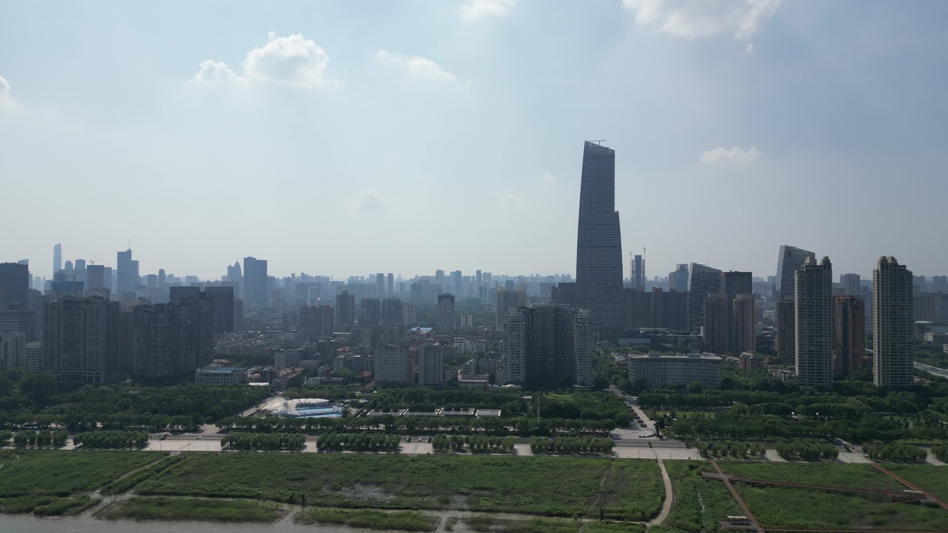航拍湖北武汉汉口高楼建筑视频的预览图