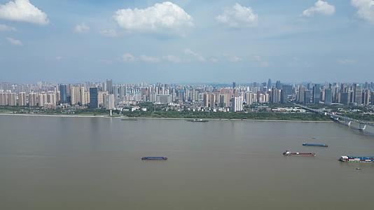 航拍湖北武汉长江CBD视频的预览图