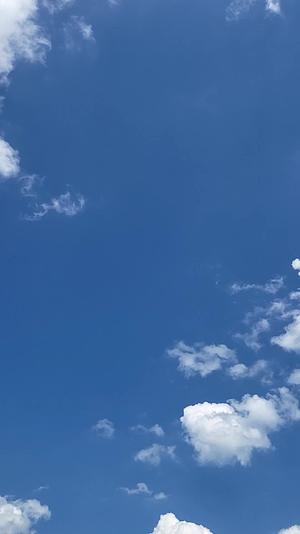 竖版1080P云朵蓝天直播背景视频的预览图