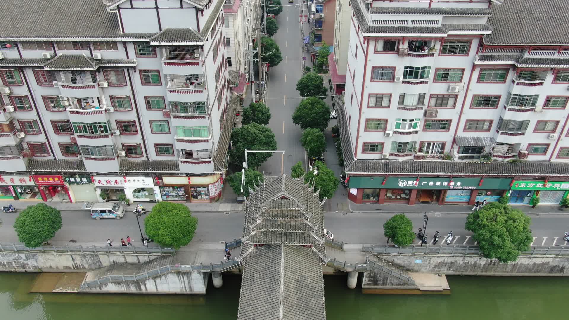航拍湖南通道县城风雨桥视频的预览图