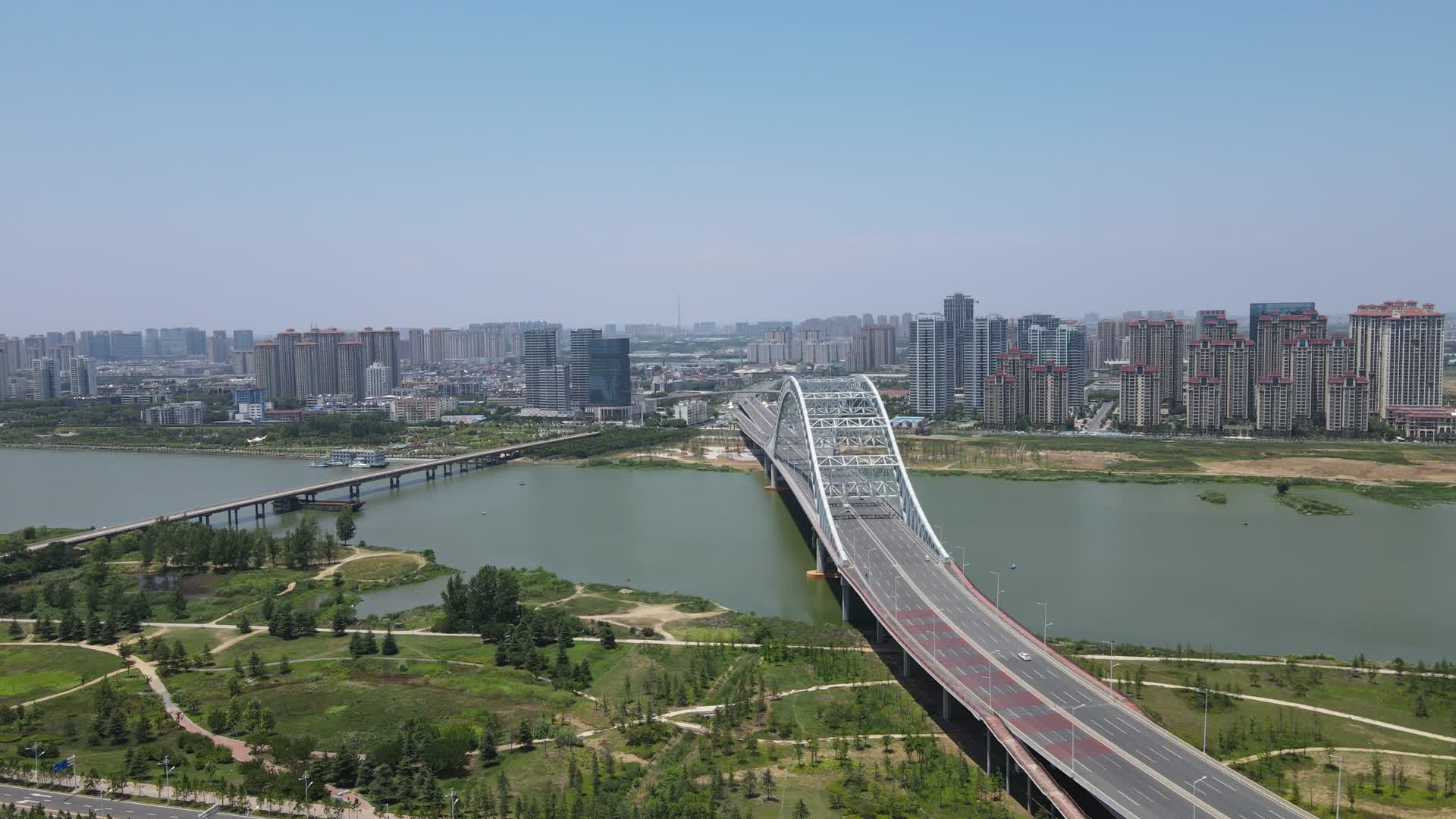 航拍湖北襄阳六两河大桥视频的预览图