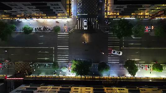 城市航拍湖南通道城市夜景交通车辆视频的预览图