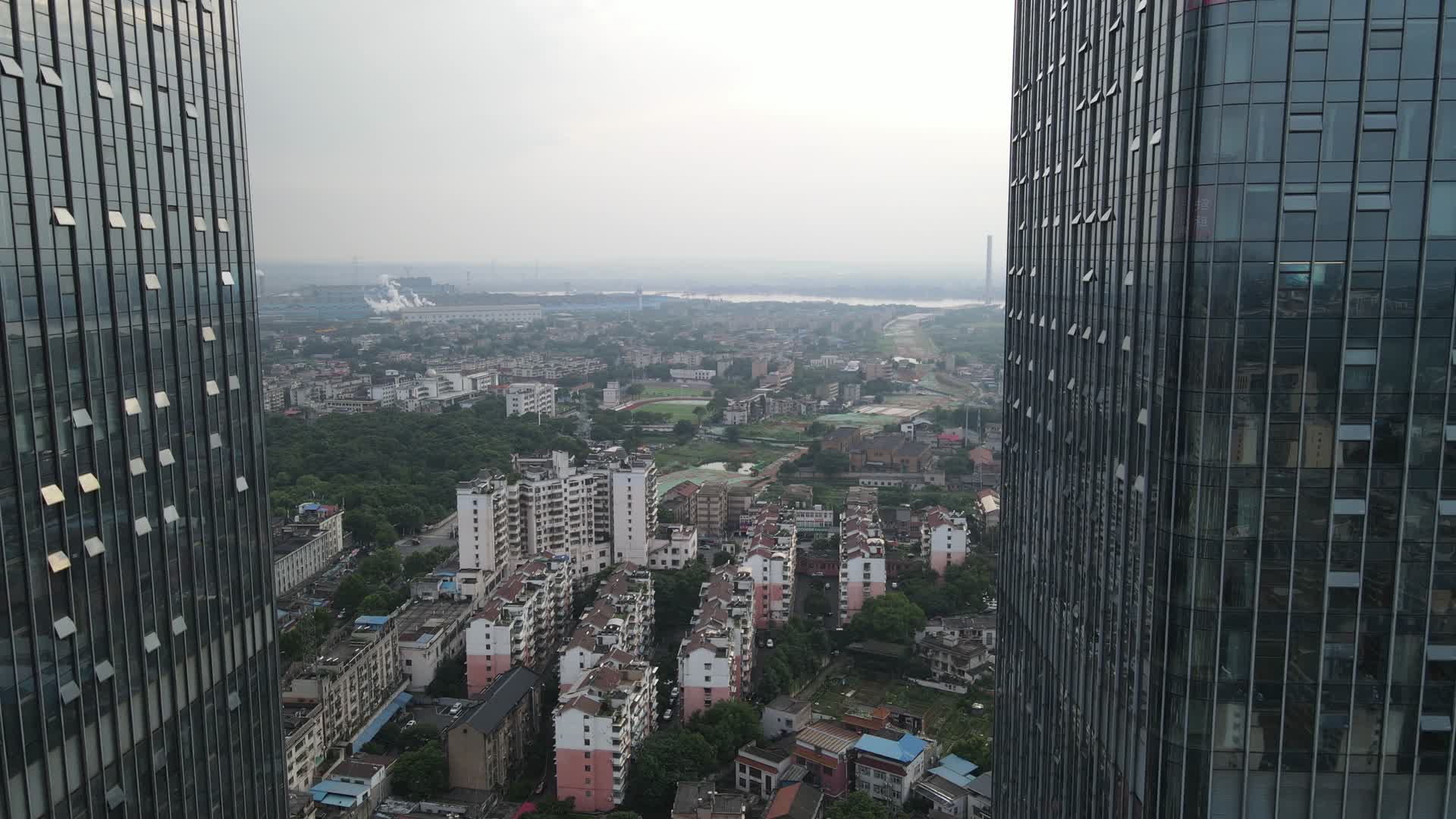 城市航拍湖南湘潭双子塔地标视频的预览图