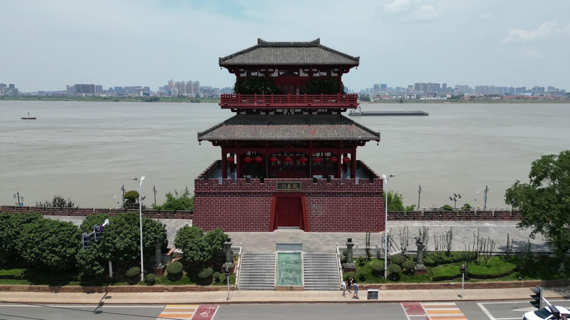 航拍湖北鄂州武昌门历史文化建筑视频的预览图