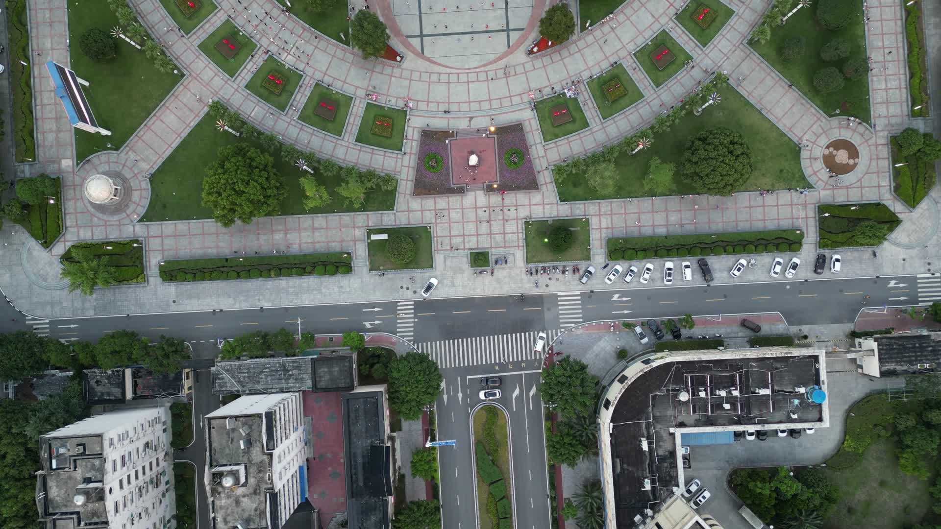 航拍湖北宜昌兴山县昭君广场视频的预览图