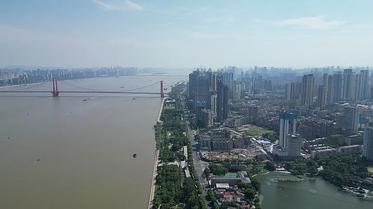 航拍武汉城市长江风光高楼建筑视频的预览图