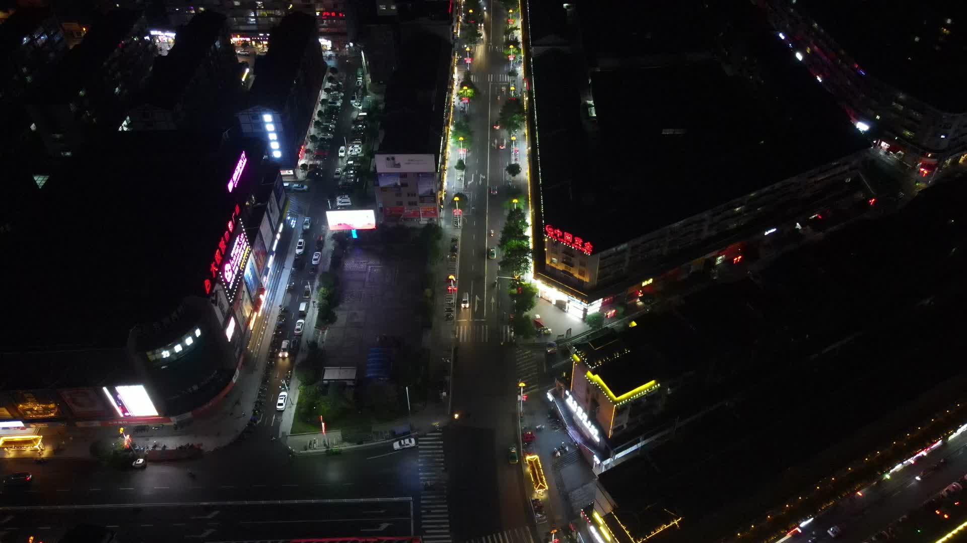 城市航拍湖南通道城市夜景交通车辆视频的预览图