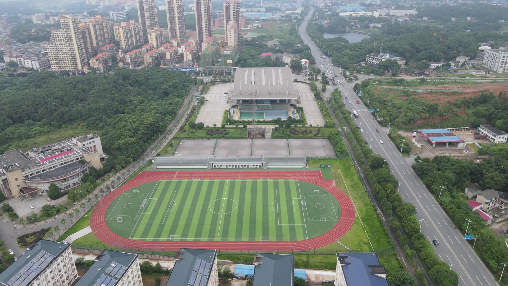 航拍湖南湘潭大学体育馆视频的预览图