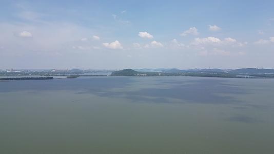 航拍湖北武汉东湖5A景区视频的预览图