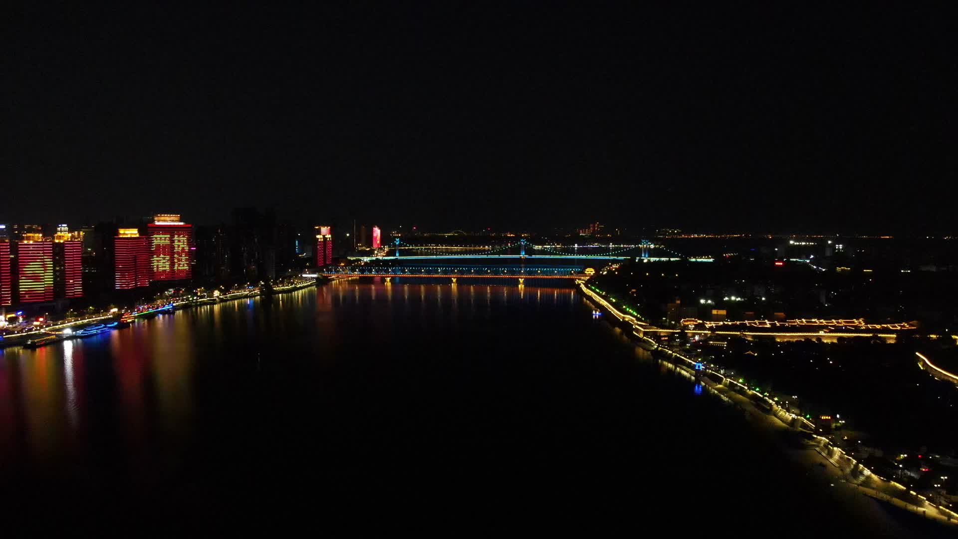 航拍湖北襄阳城市夜景视频的预览图